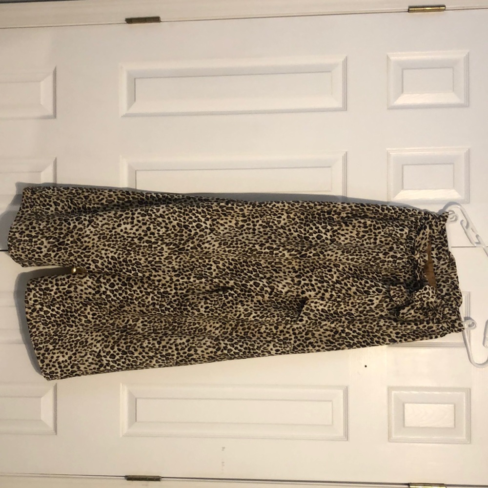 Entro brand. Size medium cheetah print pants